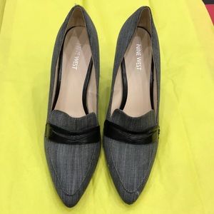 Texture upper black and gray shoe